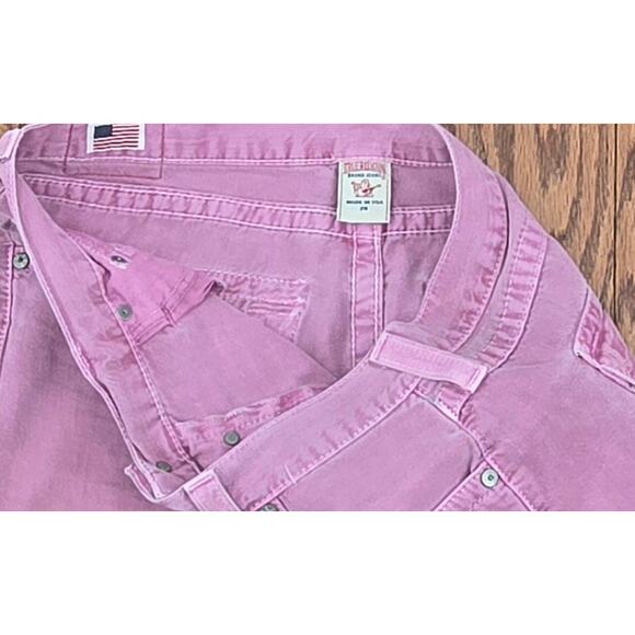 True Religion
Jayde Bermuda Cut Offs - Picture 2 of 6